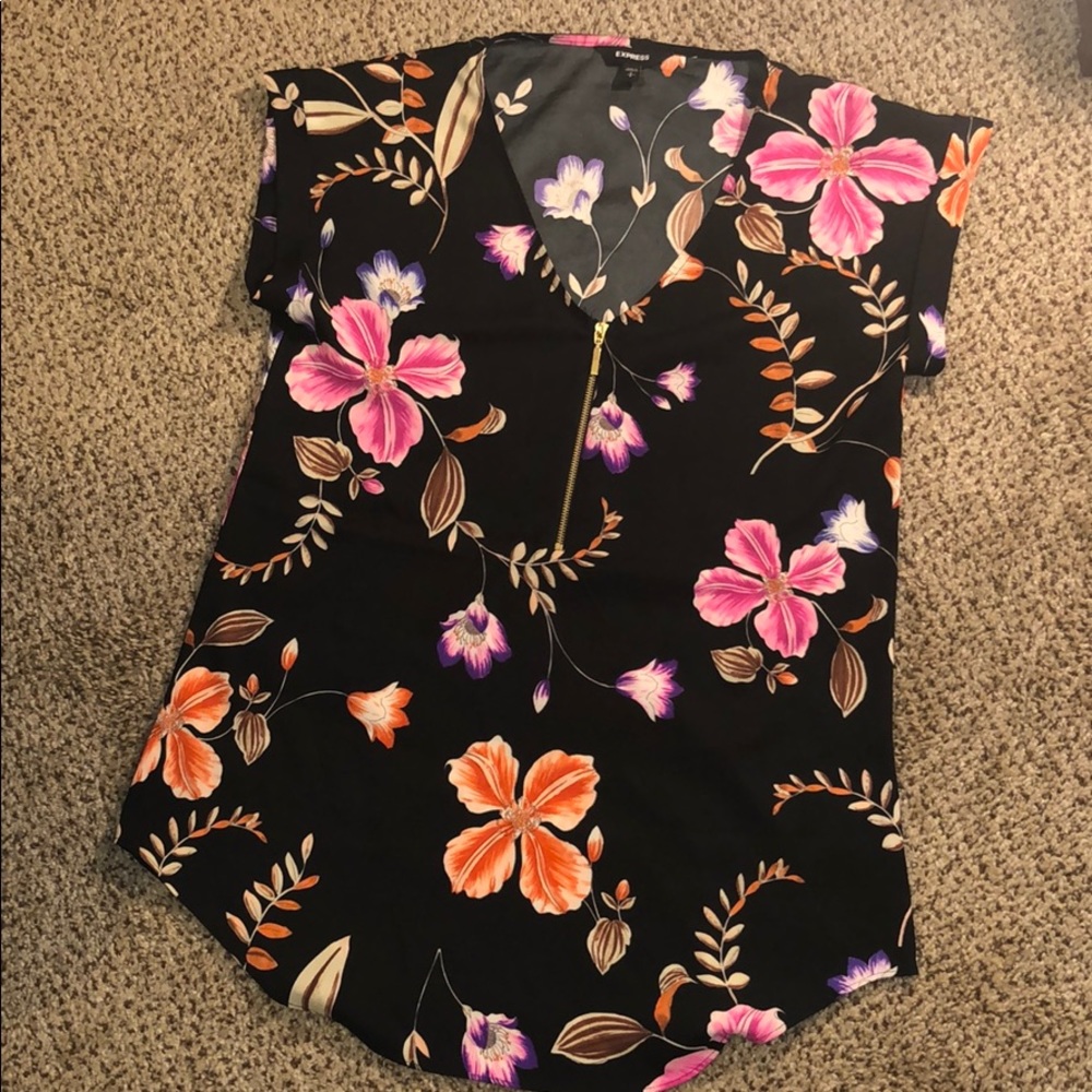 Express Short Sleeve V-Neck Blouse